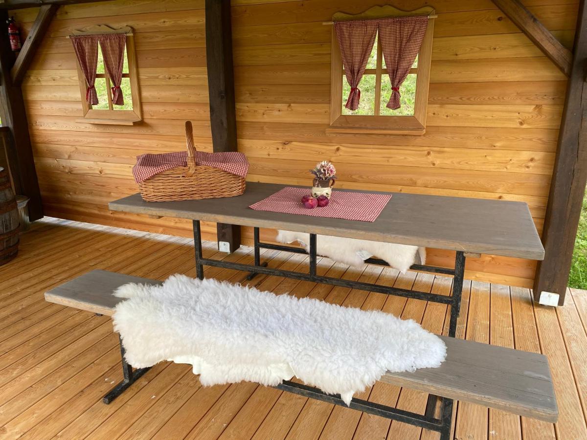 Вілла Wooden Hut At Tourist Farm Artisek Store Екстер'єр фото